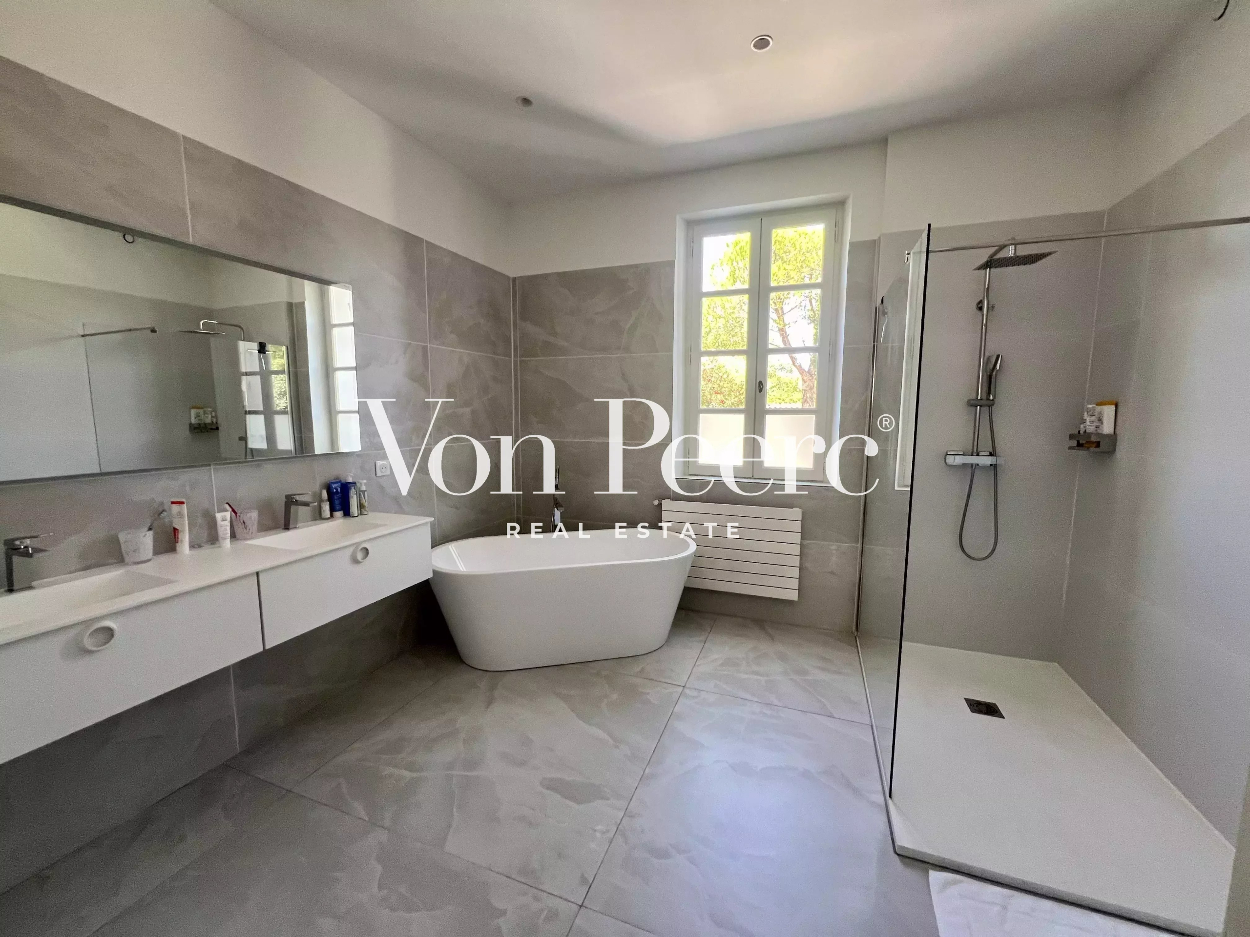 cbf3ea3b1060e3c19ed7eda0e39ea035_fcc8822926_4032-original