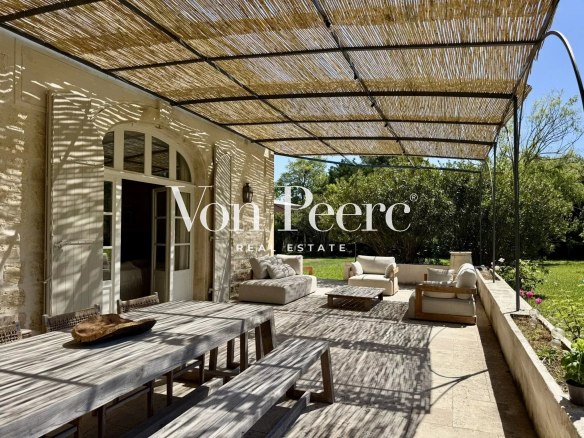 Maison ancienne récemment rénovée proche centre de Saint-Rémy de Provence, avec 5 chambres, piscine et jardin