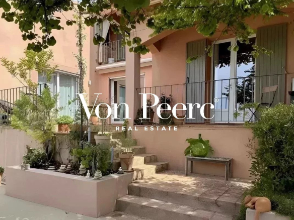 Maison avec jardin et terrasse, proche d'Avignon, dans un environnement calme.