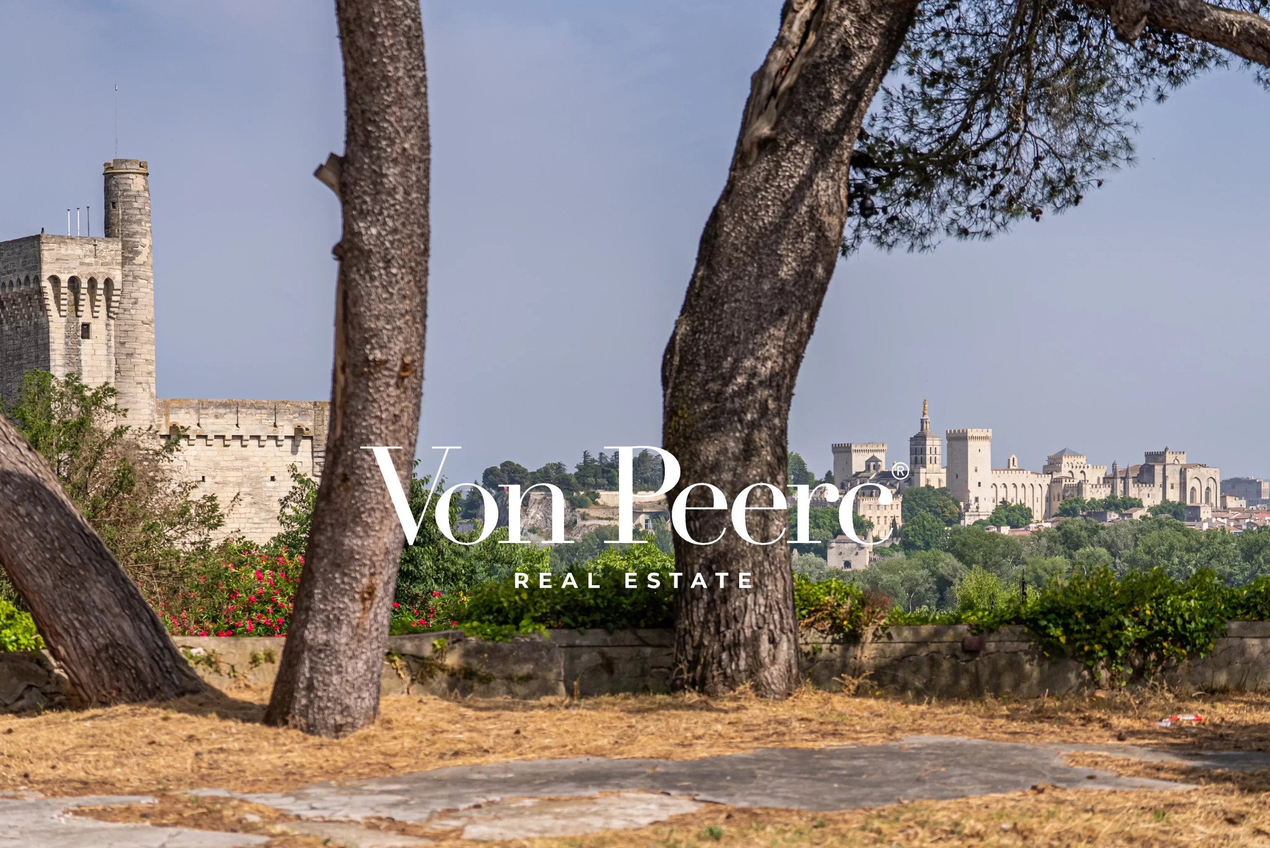 Land with a view in Villeneuve-lès-Avignon Panoramic view from a wooded area overlooking the Philippe Le Bel Tower and the Palace of the Popes in Villeneuve-lès-Avignon.