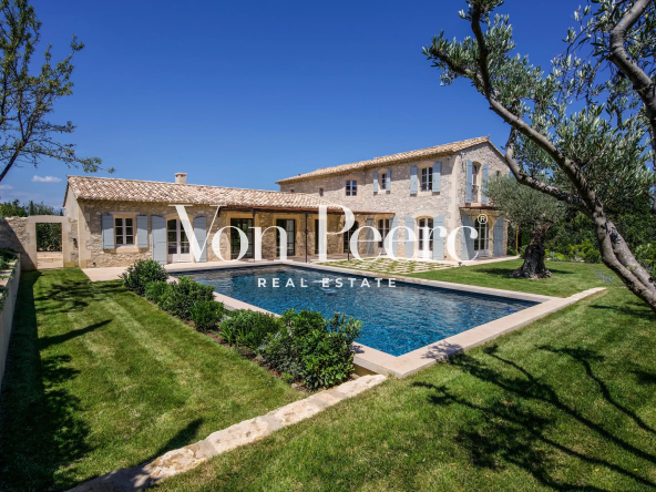 PRETTY VILLAGE PROPERTY FOR SALE IN EYGALIERES