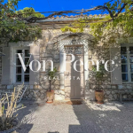 CHARMING HOUSE IN THE HEART OF THE VILLAGE OF EYGALIERES