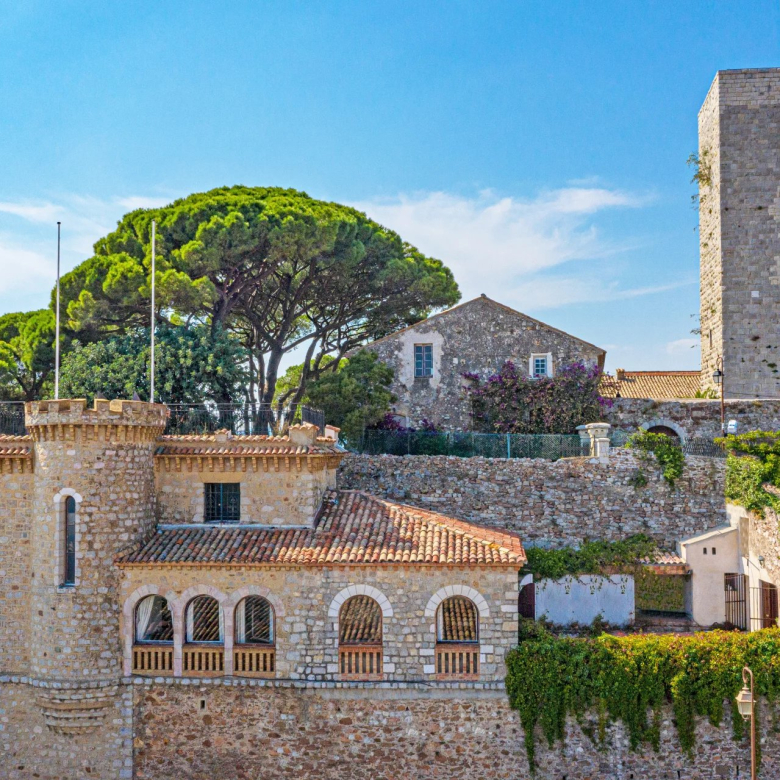 Exceptional sea view – Elegance and serenity on the heights of Vence