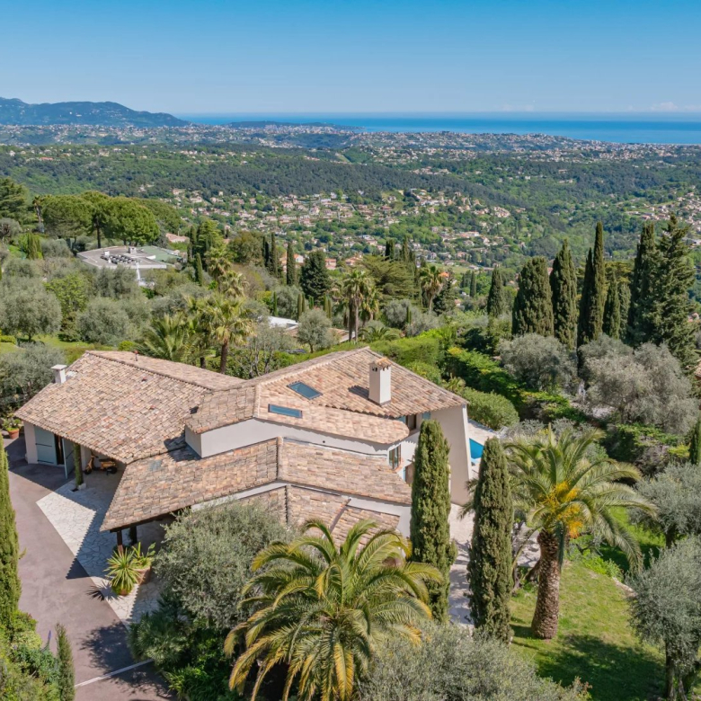Prestigious 19th-century renovated house in Croisilles – 409 m² of elegance with landscaped grounds and outbuilding