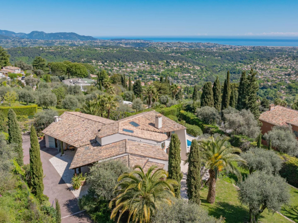 Adjusted price – Spectacular sea view and exceptional lifestyle in the hills above Vence