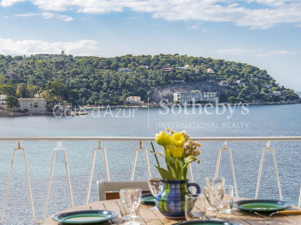 Exceptional apartment in Villefranche-sur-Mer: top floor, sea view, direct access to the port