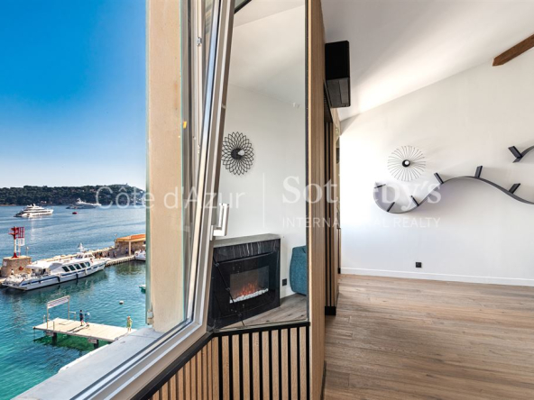 Villefranche-sur-Mer – old town, top floor apartment type 3 rooms, sea view.