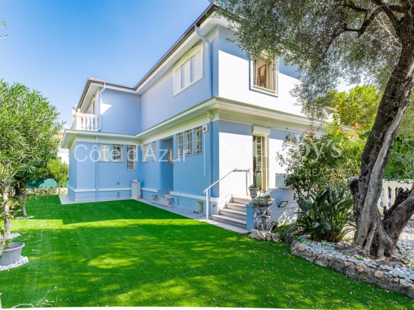 Exclusively, Villa with swimming pool close to the sea in Menton