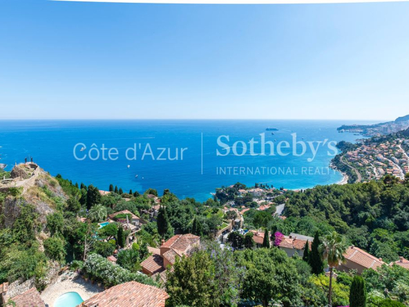 Townhouse with panoramic views in Roquebrune Cap Martin
