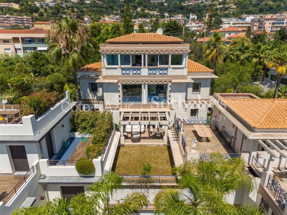 Exceptional sea view real estate complex in Beaulieu sur Mer, 4 apartments
