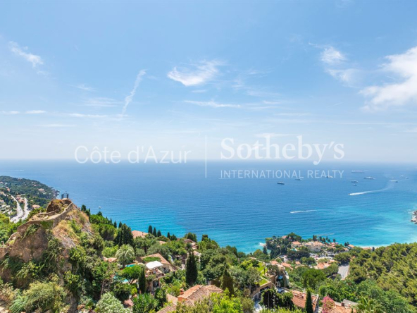 Atypical apartment in Roquebrune Cap Martin Village with Breathtaking View