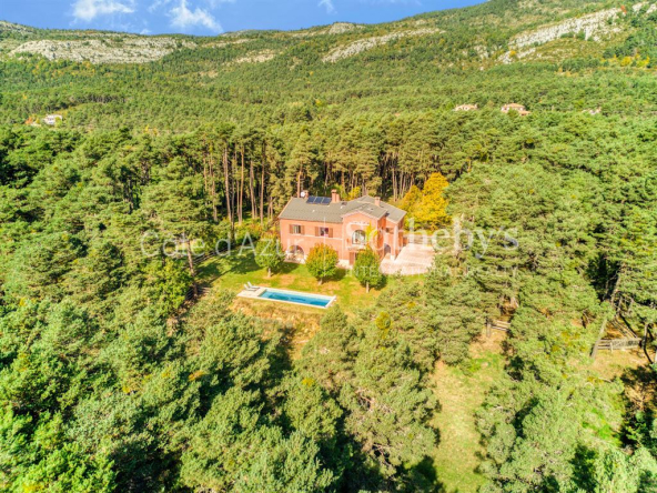 For sale: Country house with character in the Grasse hinterland