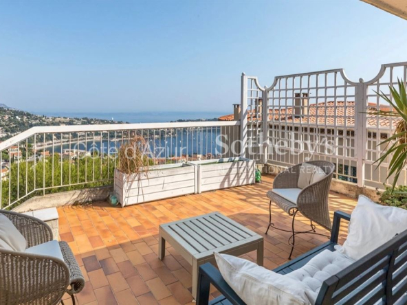 Prestigious 3-room apartment on the heights of Villefranche sur Mer, sea view