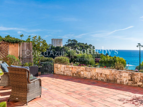 Exceptional apartment with garden and terrace at the gates of Monaco