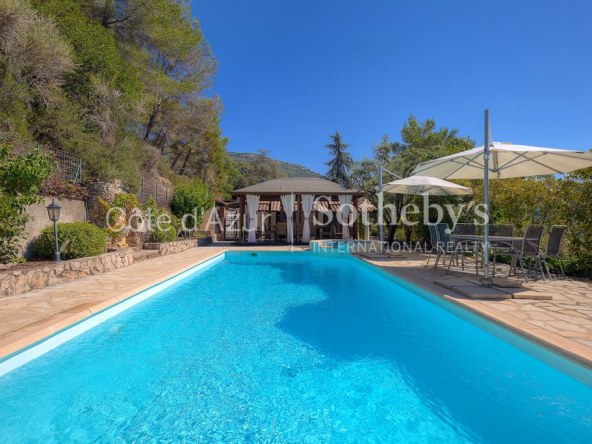 Peille, near Monaco, in a private domain, single-storey villa with swimming pool surrounded by nature.