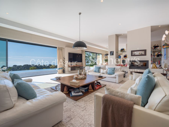 Exceptional villa with panoramic views of the sea near Monaco