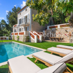 Villa vue mer à vendre entre Roquebrune-Cap-Martin et Monaco, piscine, jardin paysager