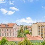 Au cœur de Beaulieu, penthouse 3 pièces rénové avec vue mer