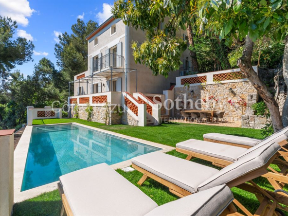 Villa vue mer à vendre entre Roquebrune-Cap-Martin et Monaco, piscine, jardin paysager