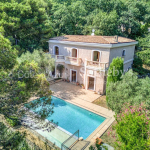 Villa de luxe à La Turbie avec vue panoramique et piscine