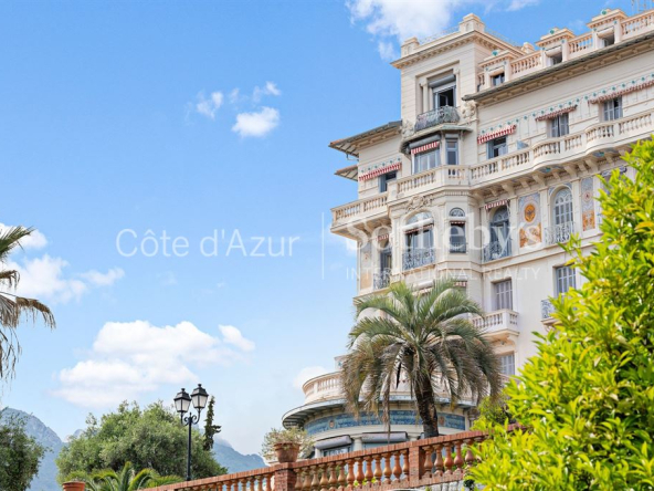 Menton, appartement 3 pièces de 118 m² dans le Riviera Palace, monument historique
