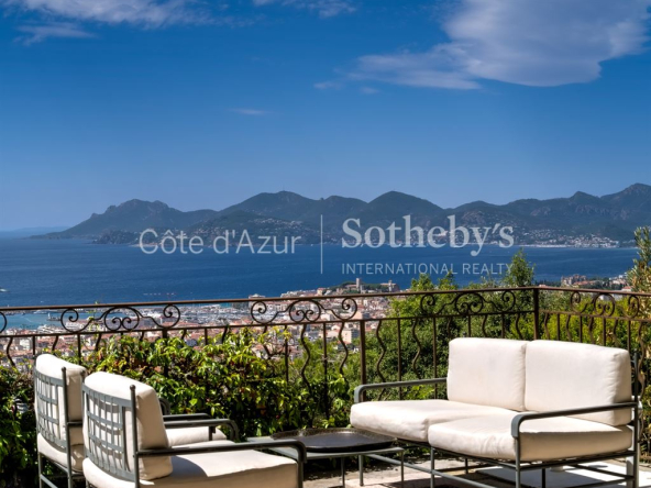 Domaine des Hauts de Cannes : Cannes – Vue mer époustouflante – Propriété d’exception