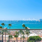 Cannes Croisette, Exceptional 4-room apartment with sea view.