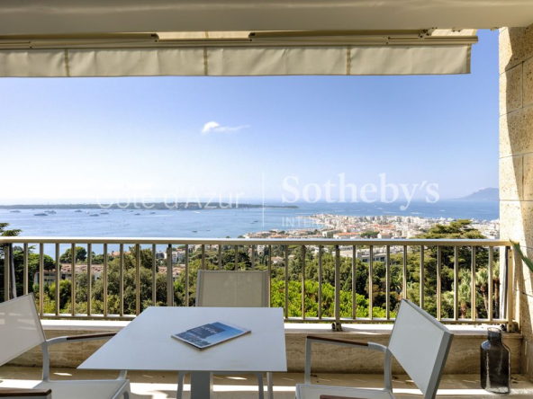 Cannes – La Californie: 4-room apartment on a high floor with panoramic sea view