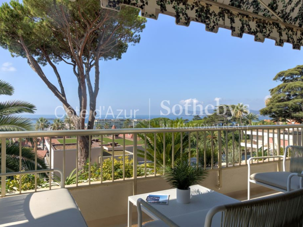 La Californie: 5-room apartment with terrace and sea view
