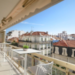 Cannes Centre: renovated 3 room apartment, terrace, close to the Palais des Festivals and the beaches