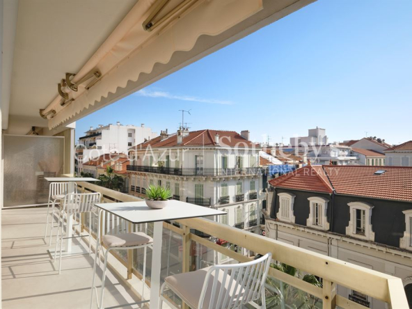Cannes Centre: renovated 3 room apartment, terrace, close to the Palais des Festivals and the beaches