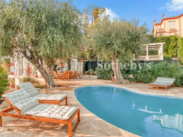 Belle Époque Villa, Le Cannet: Panoramic sea view and swimming pool