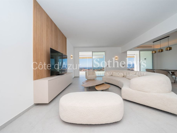 Renovated 4-room sea view apartment for sale – Cannes center