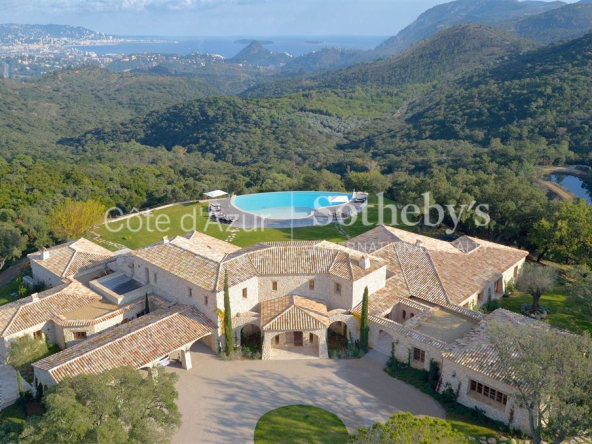 Exceptional Provençal estate for sale on the Côte d&#39;Azur, panoramic sea view, 30 Ha
