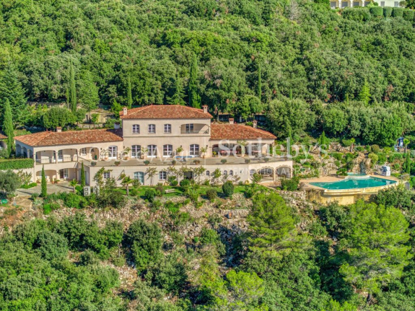 Provençal residence: a true haven of peace with breathtaking views