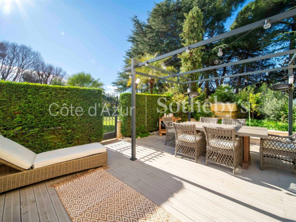 Cannes Oxford, luxurious 4-room apartment of 106 m² with garden and terraces.