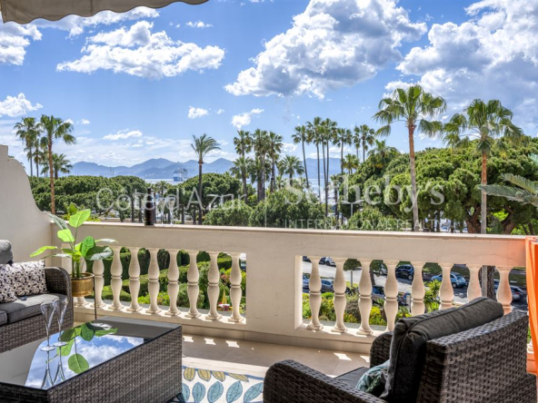 Luxury apartment for sale in Cannes Croisette, 4 rooms with terrace and sea view