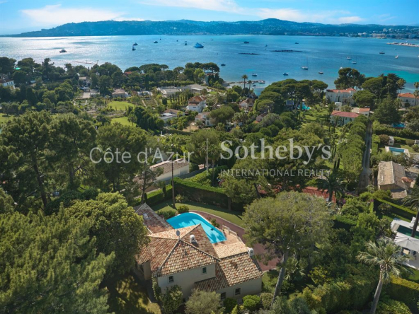 Luxurious Provençal residence in the immediate vicinity of the Hôtel du Cap d&#39;Antibes, sea view