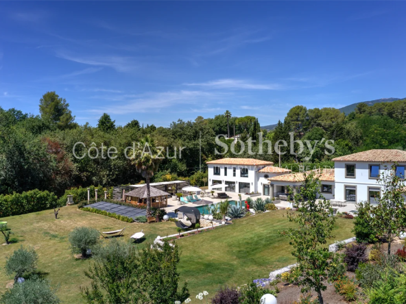Propriété de luxe à vendre à proximité de Valbonne – Spa et chambres d’hôtes de luxe.