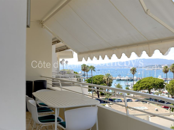 Luxury Apartment – ​​Croisette, Cannes: Panoramic Sea View and High-end Services