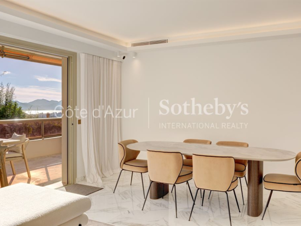 Living in an exceptional 3-room apartment with sea view in Le Cannet, near Cannes