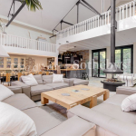 Villa de luxe de 315 m² à Cannes, proche La Croisette – Rénovation élégante et volumes atypiques