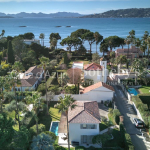 Villa neuve d’architecte, adresse la plus prisée du Cap d’Antibes, proche bord de mer