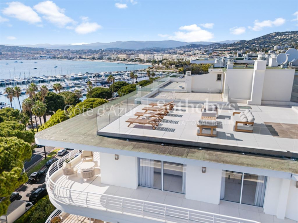 Cannes Croisette : Penthouse d’exception avec vue mer panoramique