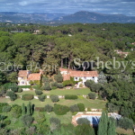 Propriété d’exception à Mougins : Bastide Provençale avec vue mer et terrain de 1 hectare