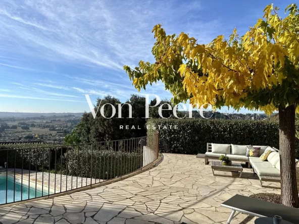 Charming house with panoramic view for sale in Provence