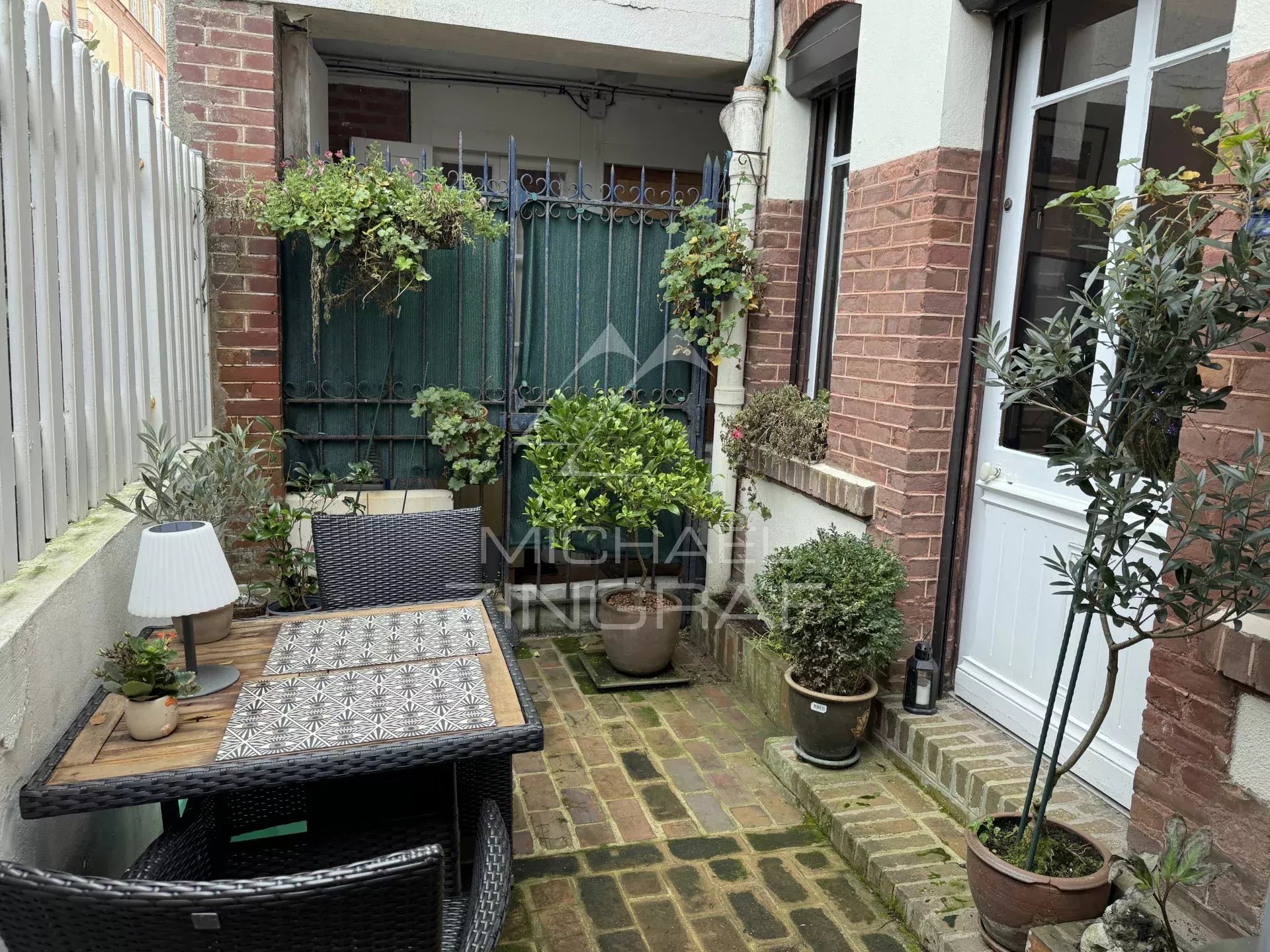 d1c9896bac1066dd92d6a5280fd74c0b_377a7294cd_1920-original