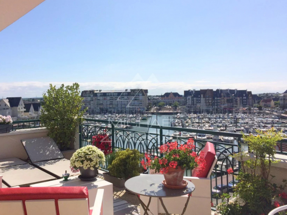 Duplex apartment with terrace