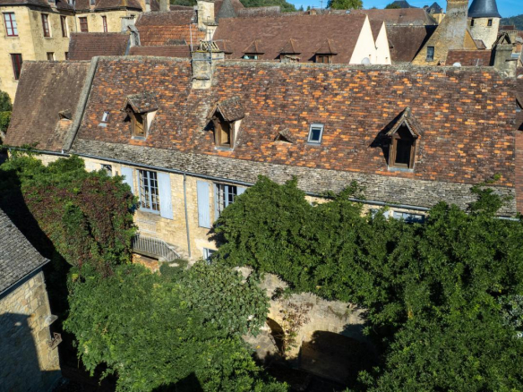 Demeure ancienne de ville pleine de charme et au calme