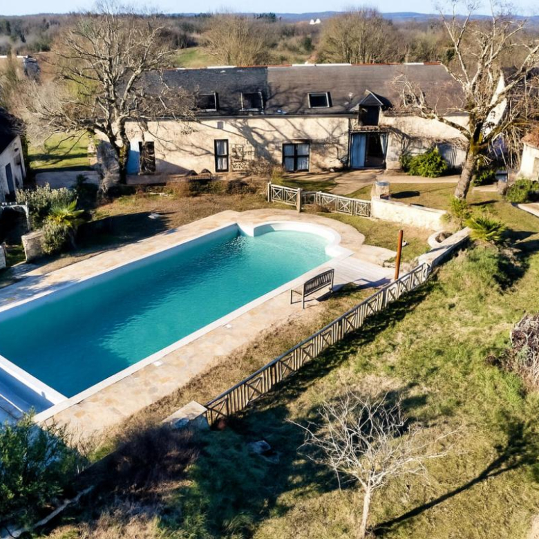Propriété de charme avec 2 gîtes, 4 chambres d’hôtes et grande piscine